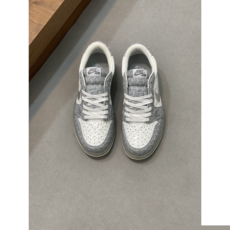 l**is V*t*n sneakers
